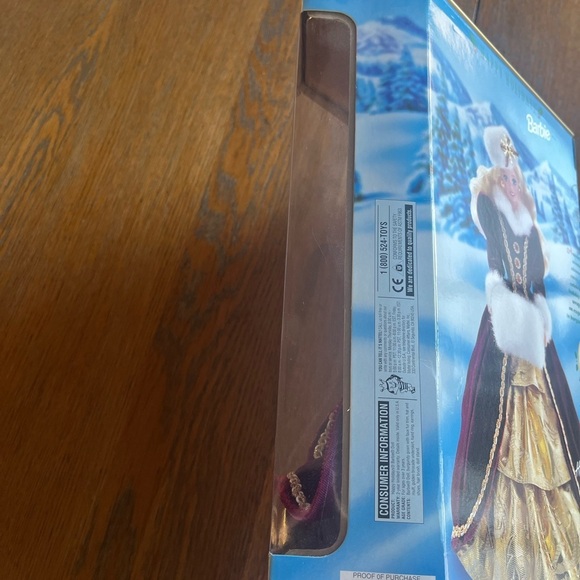 NIB Barbie Happy Holidays Special Edition Doll 1996 - Picture 4 of 8